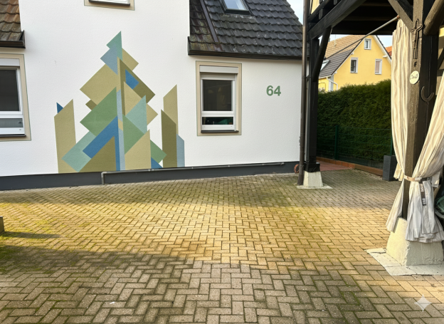 Parkplatz vor Haus